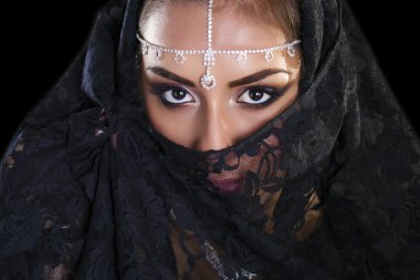Orta Doğu Niqab peçe izole siyah b güzel kadın