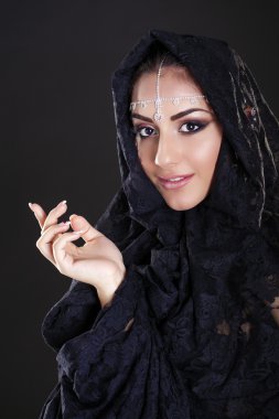 Orta Doğu Niqab peçe izole siyah b güzel kadın