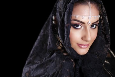 Orta Doğu Niqab peçe izole siyah b güzel kadın