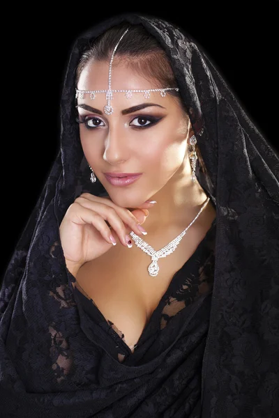 Siyah paran Arap makyaj ile güzel bir kadın portresi