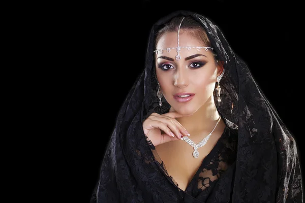 Siyah paran Arap makyaj ile güzel bir kadın portresi — Stok fotoğraf