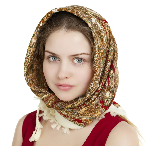 Junge blonde Frau mit rotgoldenem Schal — Stockfoto