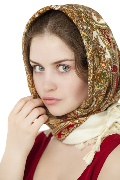Νεαρό ξανθιά γυναίκα σε ένα κόκκινο χρυσό μαντήλι — Φωτογραφία Αρχείου