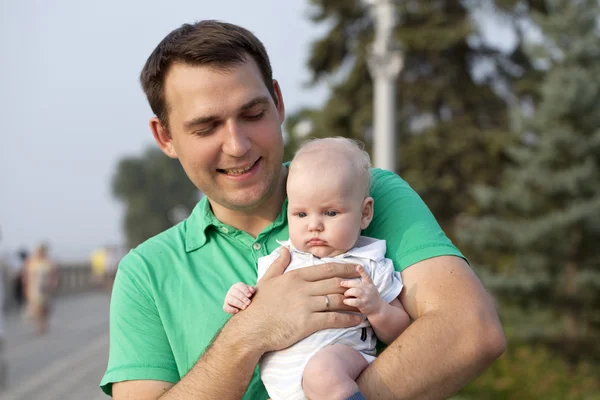 Vader en zijn baby boy — Stockfoto