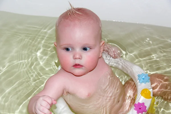 Niño en el baño — Foto de Stock