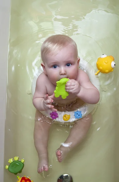 Bambino in bagno — Foto Stock