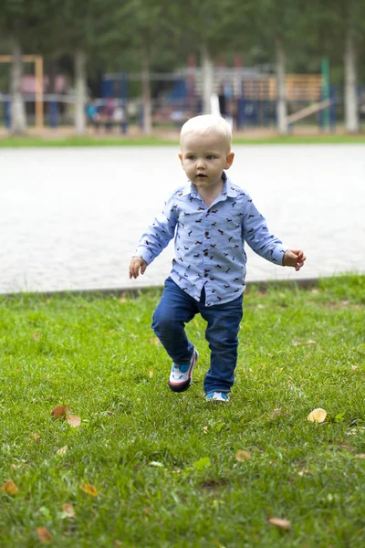 Biondo bambino ragazzo — Foto Stock