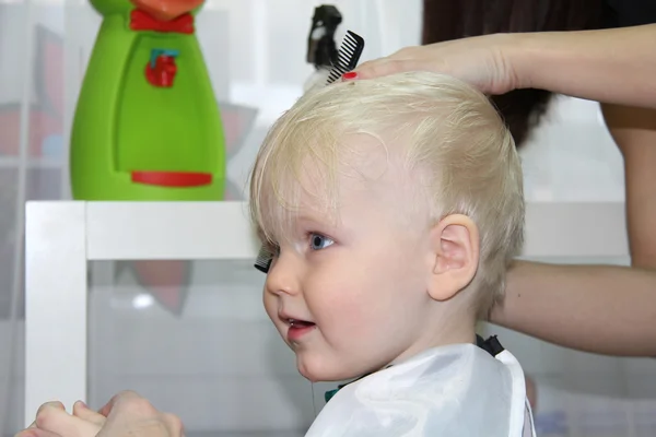 Corte de cabelo para bebê menino