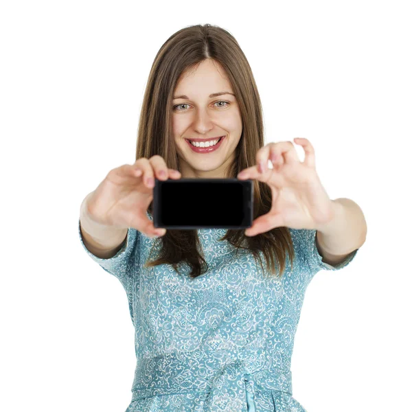 Fiatal gyönyörű nő, figyelembe véve a selfie-val mozgatható telefon — Stock Fotó