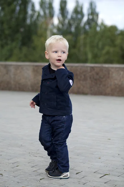 Niño bebé rubio — Foto de Stock