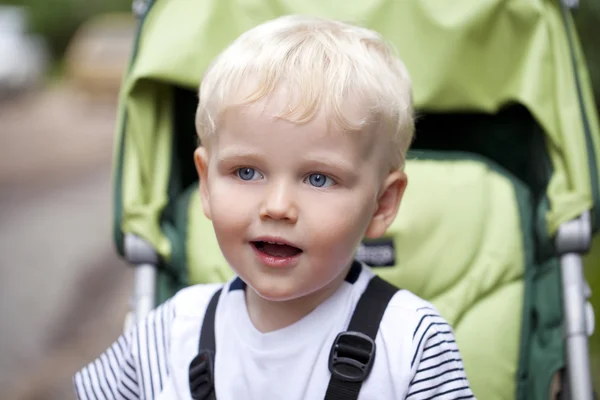 Little boy play in summer park — Stock Photo, Image