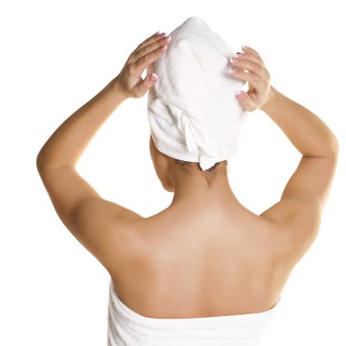 Güzel etnik kadın beyaz havlu