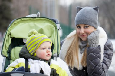 Kış Park iki yaşındaki oğlu ile annesi