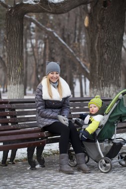 Kış Park iki yaşındaki oğlu ile annesi