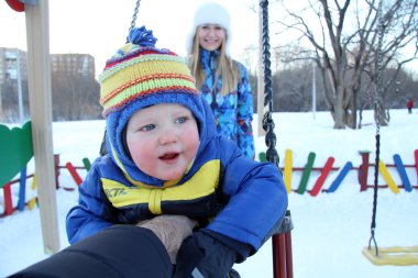 Kış Park'ta yürüyordunuz erkek bebek
