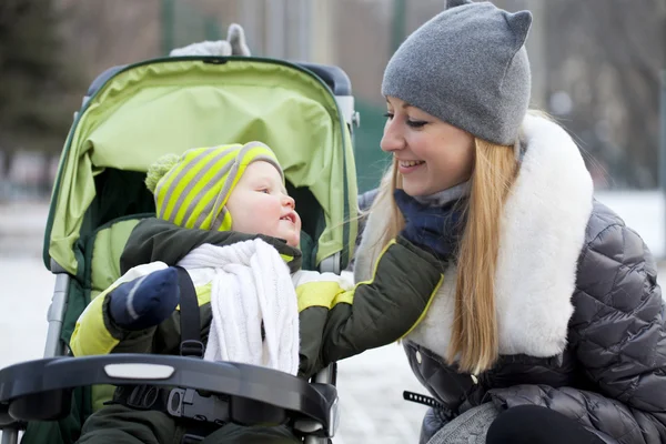 Mother with two year old son in winter park — Stock Photo, Image