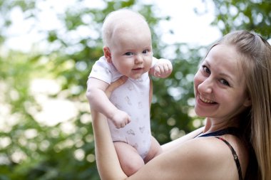 mutlu anne ve onun küçük oğlu açık oturum 