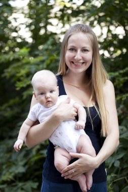 mutlu anne ve onun küçük oğlu açık oturum 