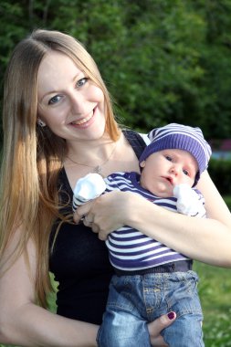mutlu anne ve onun küçük oğlu açık oturum 