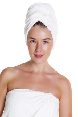 Beyaz bir arka plan üzerinde izole güzel mutlu Spa kız