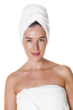 Beyaz bir arka plan üzerinde izole güzel mutlu Spa kız