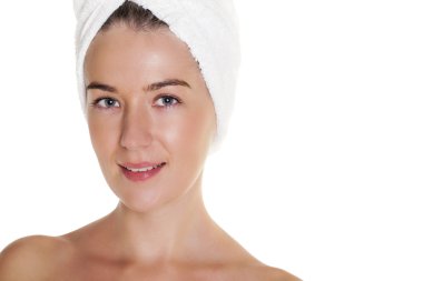 Beyaz bir arka plan üzerinde izole güzel mutlu Spa kız