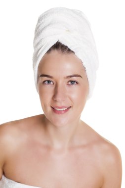 Beyaz bir arka plan üzerinde izole güzel mutlu Spa kız