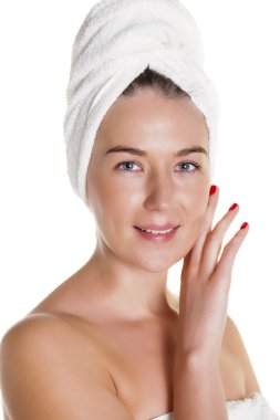 Beyaz bir arka plan üzerinde izole güzel mutlu Spa kız