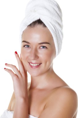 Beyaz bir arka plan üzerinde izole güzel mutlu Spa kız