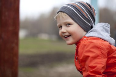 Üç yıllık genç çocuk oyun