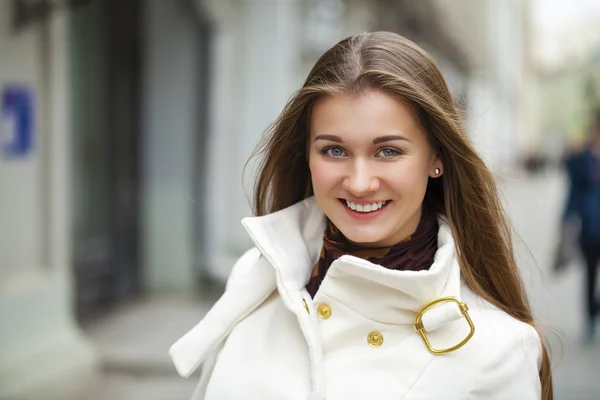 Young beautiful brunette woman — Stock Photo, Image