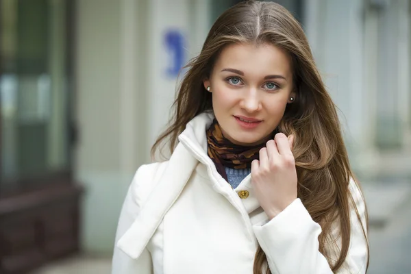 Young beautiful brunette woman — Stock Photo, Image