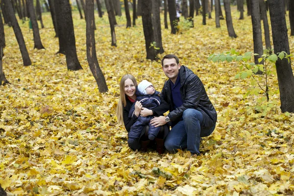 La famille et son petit garçon — Photo