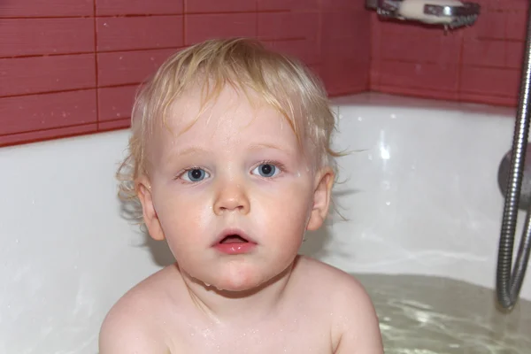 Bouclé ondulé cheveux blond bébé garçon — Photo
