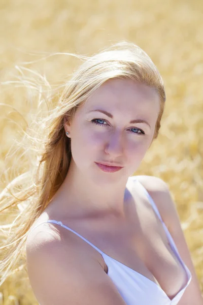 Beautiful young blonde woman — Stock Photo, Image