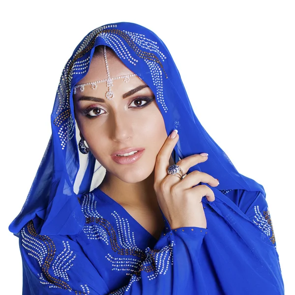 Joven mujer india asiática tradicional en sari azul indio — Foto de Stock