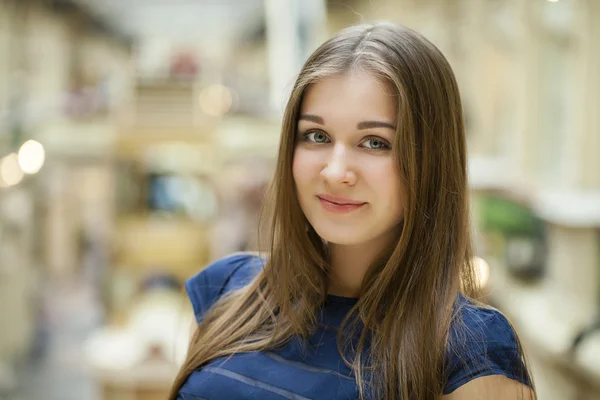 Retrato close-up de jovem bela mulher feliz — Fotografia de Stock