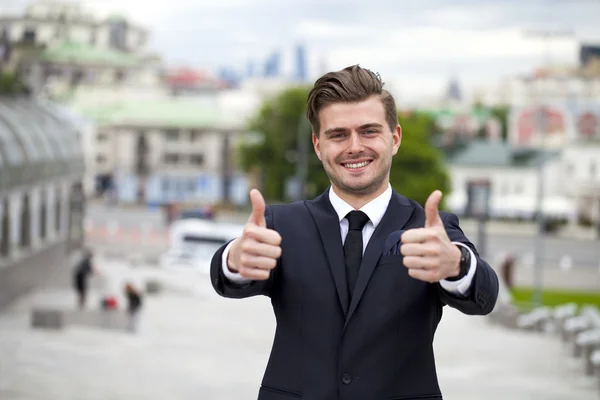 Porträtt av en glad affärsman — Stockfoto