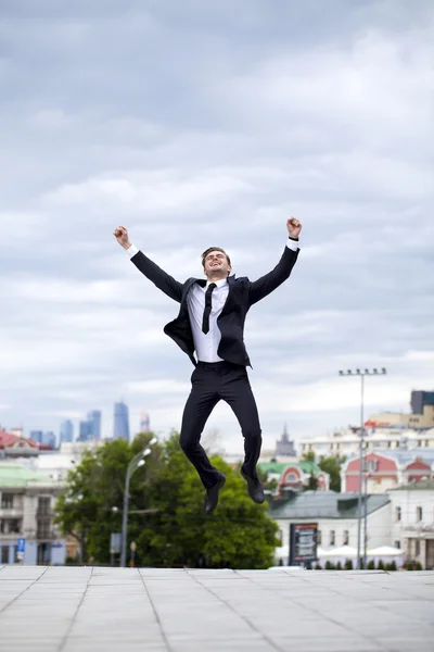 Porträt eines fröhlichen Geschäftsmannes — Stockfoto