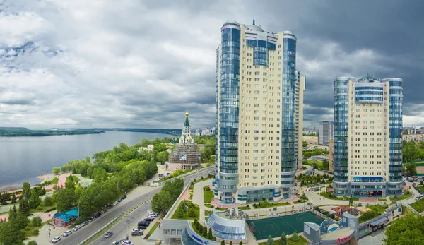 SAMARA, RUSSIA - MAY 21: Day view of the apartment complex Ladya — Stock Photo, Image