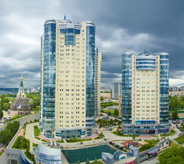 SAMARA, RUSIA - 21 DE MAYO: Vista del complejo de apartamentos Ladya — Foto de Stock