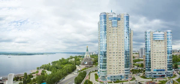SAMARA, RUSIA - 21 DE MAYO: Vista del complejo de apartamentos Ladya — Foto de Stock