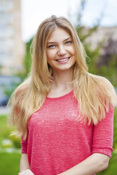 Portrait close up of young beautiful blonde woman — Stock Photo, Image