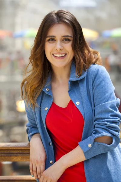 Portrait close up of young beautiful brunette girl — Stock Photo, Image