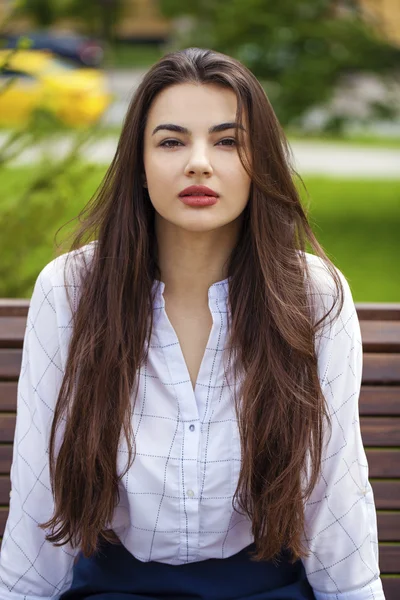 Portret close up van jonge mooie brunette vrouw — Stockfoto