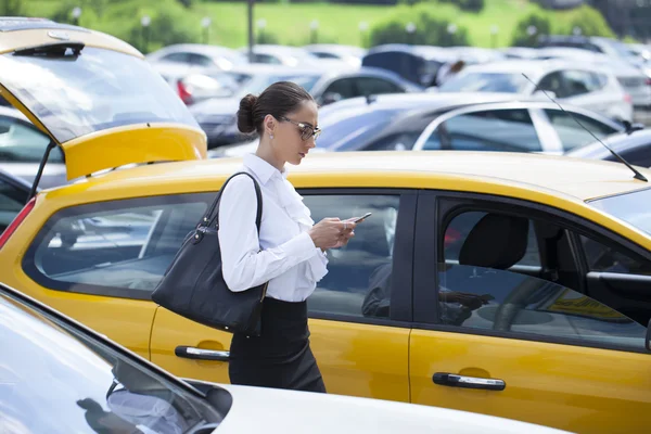 Young beautiful business woman with phone — Stock Photo, Image