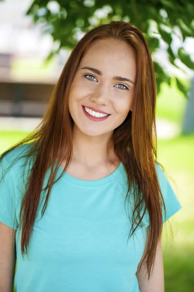 Portrait of beautiful young happy woman — Stock Photo, Image