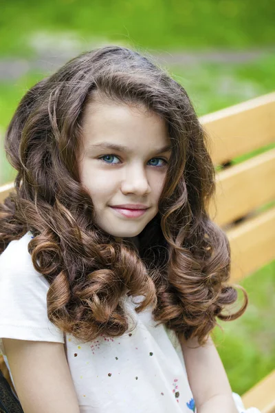 Retrato de una hermosa niña —  Fotos de Stock