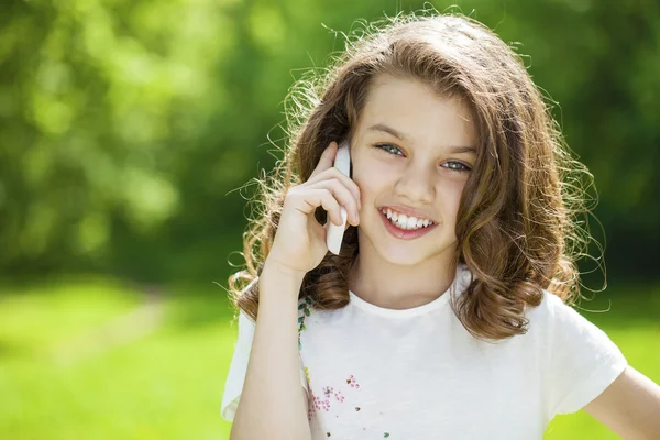 Portrait of a beautiful young little girl calling by phone — Stock Photo, Image