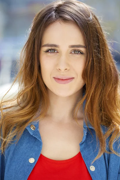 Portrait close up of young beautiful woman — Stock Photo, Image